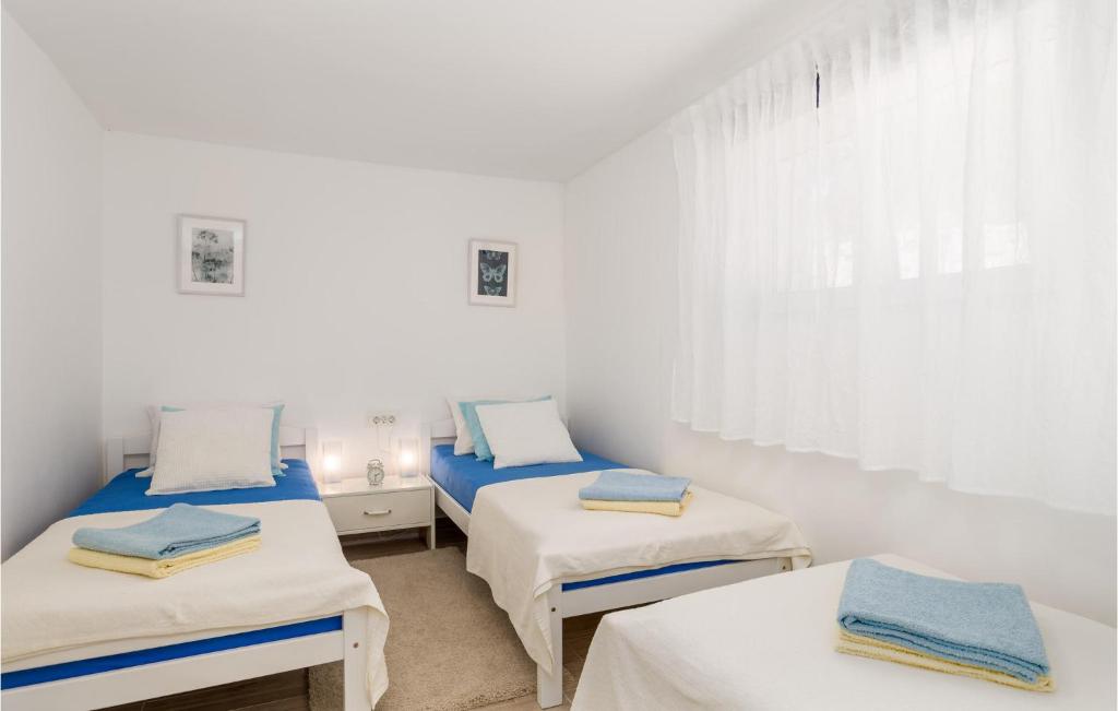 Fotografia z galérie ubytovania 2 Bedroom Lovely Home In Lukovo Sugarje v destinácii Lukovo Šugarje