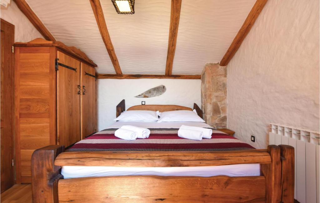 Posteľ alebo postele v izbe v ubytovaní Holiday Home Zastrazisce With Fireplace 03