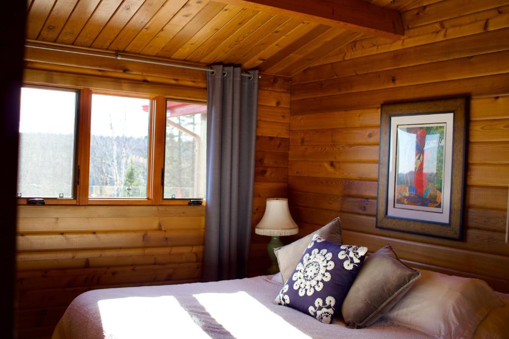 Una cama o camas en una habitación de Les Oursons Bed and Breakfast