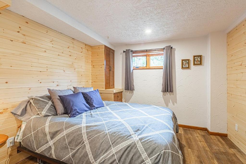 Una cama o camas en una habitación de Les Oursons Bed and Breakfast