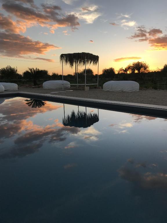 Bazén v ubytování CasapiuHolidaySicilia-Adults Only nebo v jeho okolí