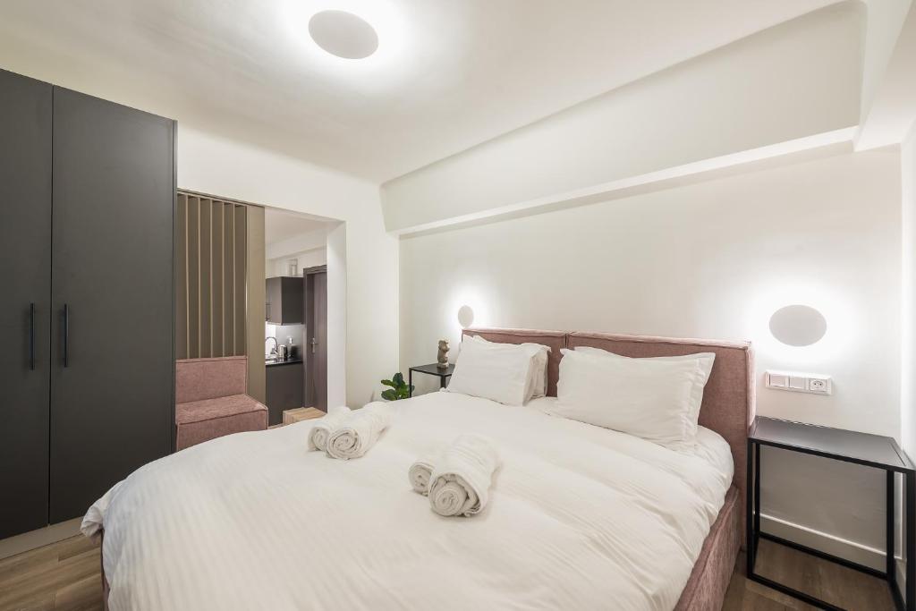 Postel nebo postele na pokoji v ubytování Aeiphoria Suites & Rooms - Athens
