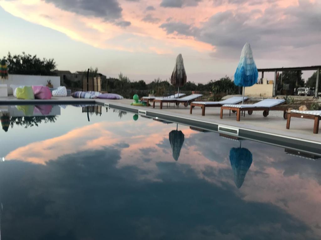 Bazén v ubytování CasapiuHolidaySicilia-Adults Only nebo v jeho okolí