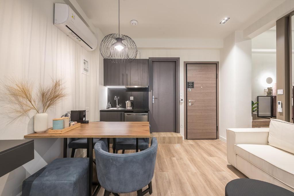 Kuchyň nebo kuchyňský kout v ubytování Aeiphoria Suites & Rooms - Athens
