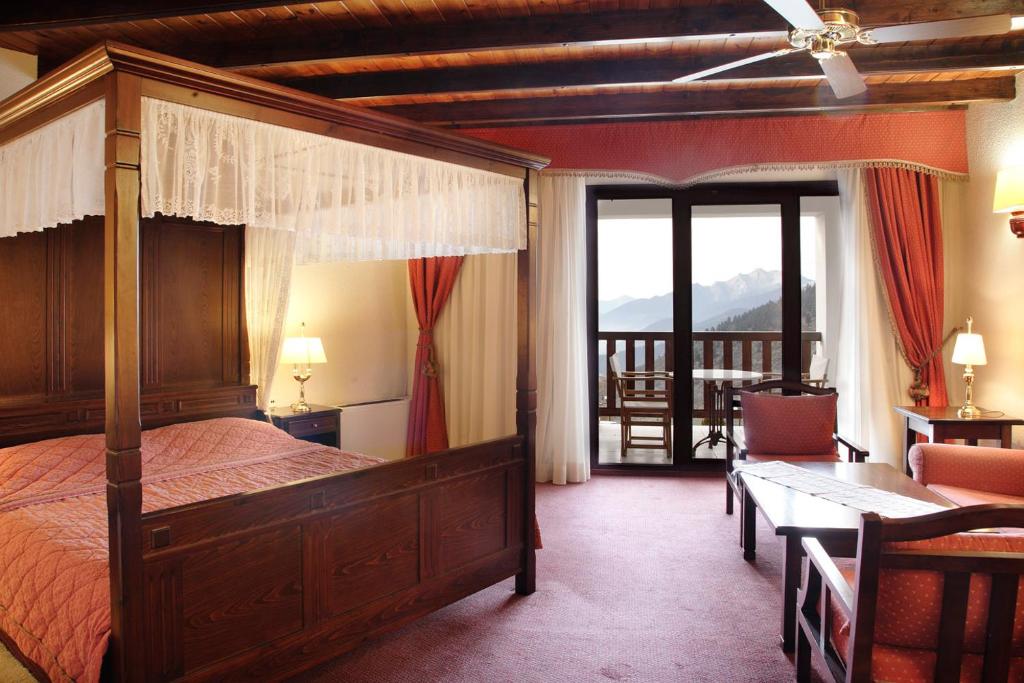Postel nebo postele na pokoji v ubytování HOTEL SPA MONTANA