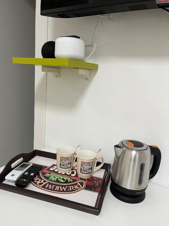 a tray with two coffee mugs and a tea kettle at Prospettiva Medina in Naples