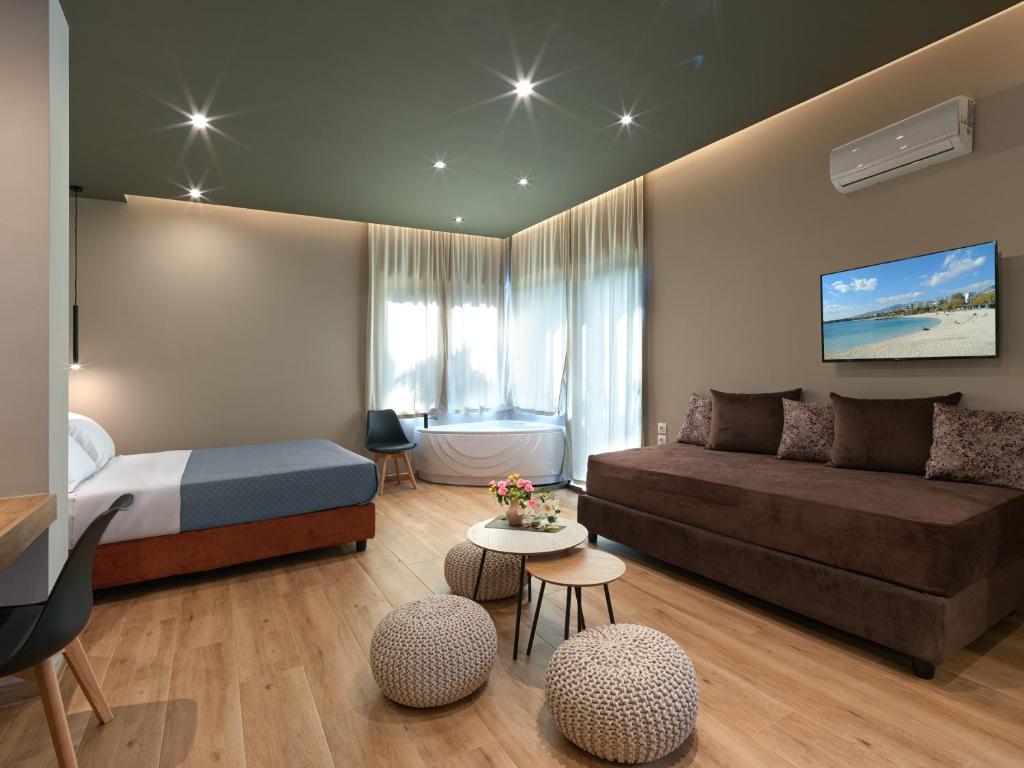 Ένα ή περισσότερα κρεβάτια σε δωμάτιο στο YaPe Coastal Suites at Alimos Beach
