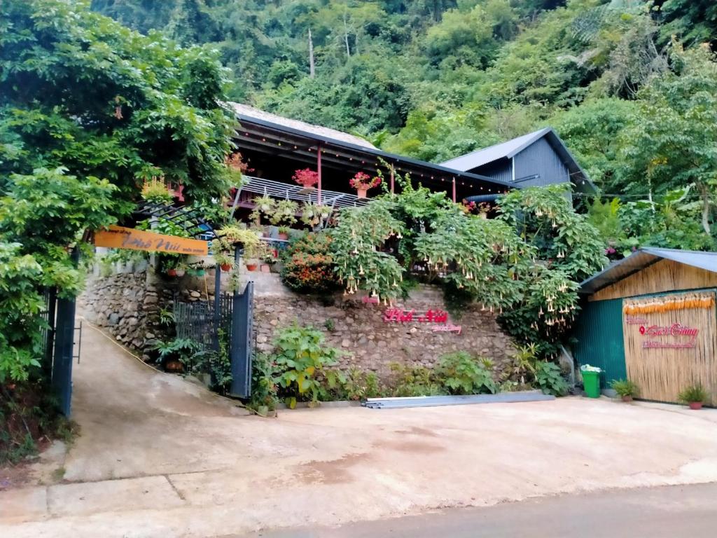 Κήπος έξω από το homestay phố núi