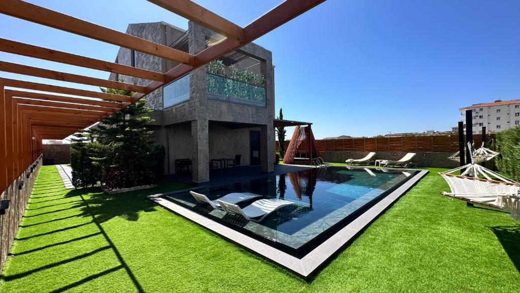 Πισίνα στο ή κοντά στο DrVillaSuits Casa Mia