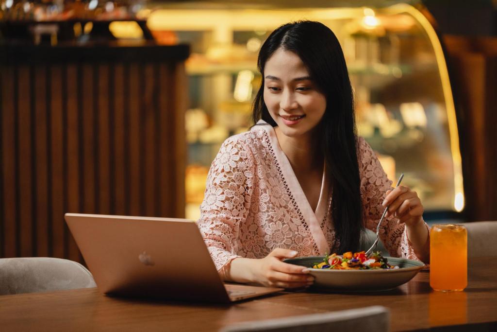 Grand Millennium Al Wahda Executive Apartments - Resim 40