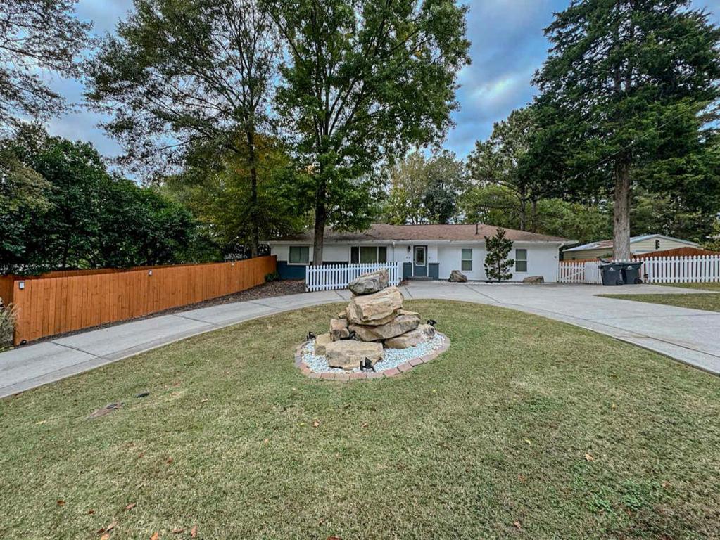 Κήπος έξω από το Roswell Adventure 3BR House Family Getaway
