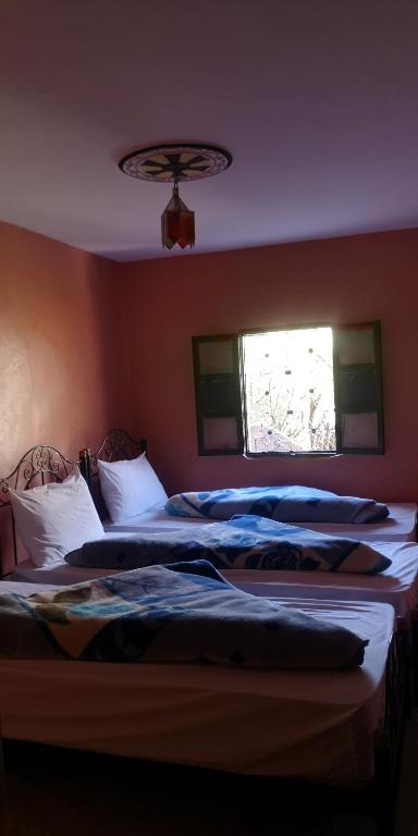 Postel nebo postele na pokoji v ubytování Gite Angour Tacheddirt