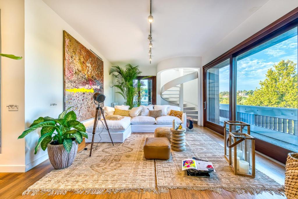 Skylife Art Gallery Loft - Riverfront Art Sanctuary