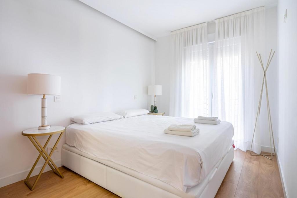 Postel nebo postele na pokoji v ubytování 3 bedrooms 2 bathrooms furnished - Salamanca - Stylish - MintyStay