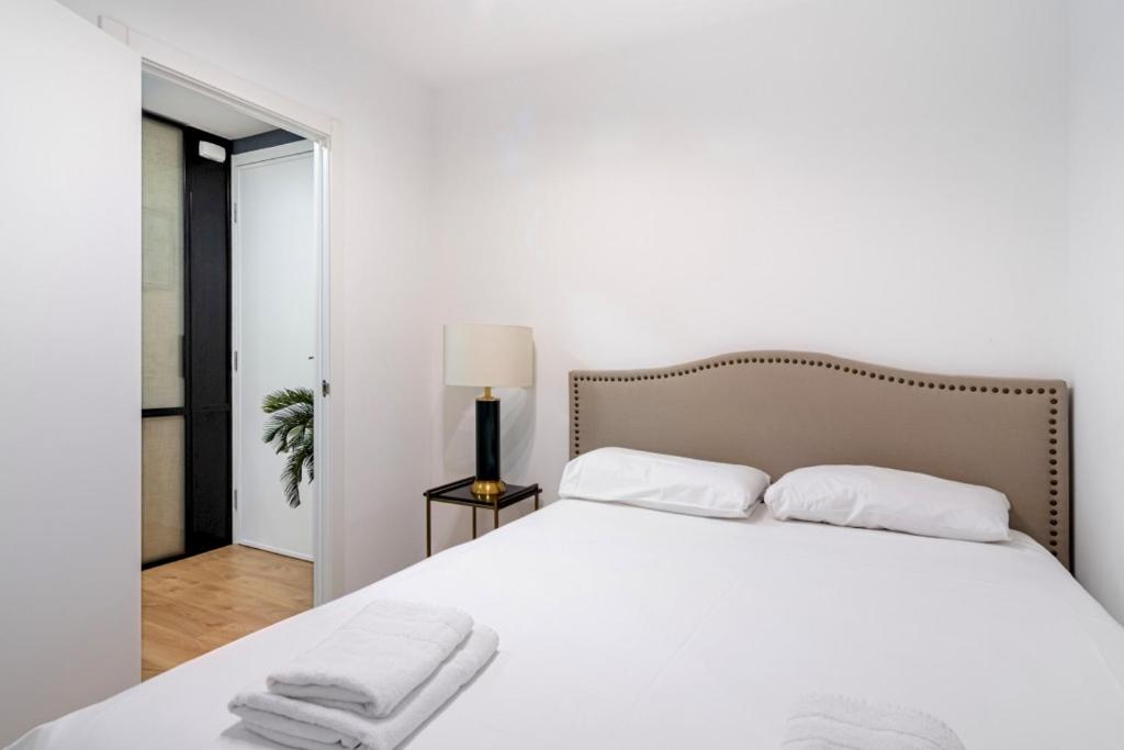 Postel nebo postele na pokoji v ubytování 3 bedrooms 2 bathrooms furnished - Salamanca - Stylish - MintyStay