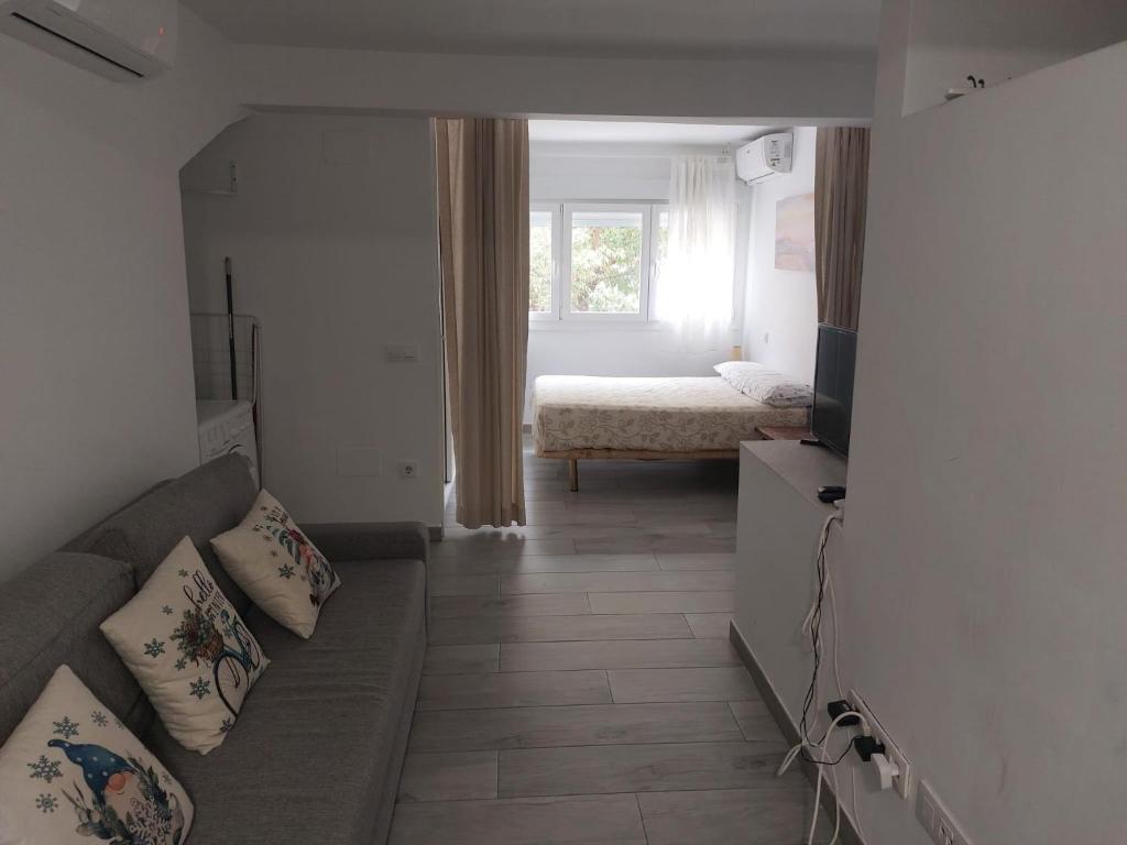 Cozy Apartment up to 6 persons 3 min to Metro