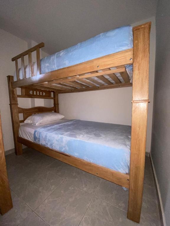 Palanda nebo palandy na pokoji v ubytování Hostal Aventura Tayrona