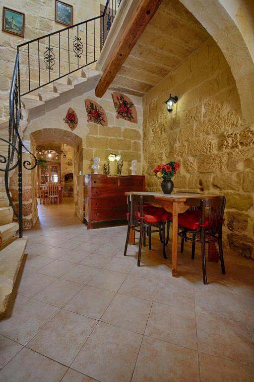 Fotografie z fotogalerie ubytování Farmhouse Razzett Ta' Twil v destinaci Għarb
