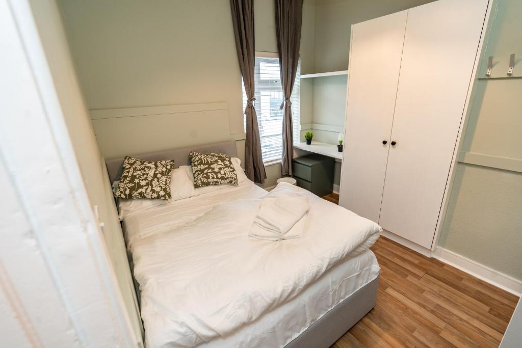 Postel nebo postele na pokoji v ubytování Talbot Street Guest House