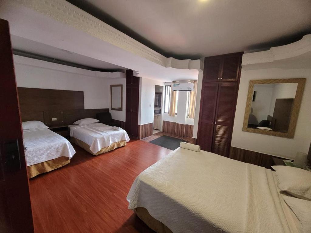 Postel nebo postele na pokoji v ubytování Hotel Costa Inn