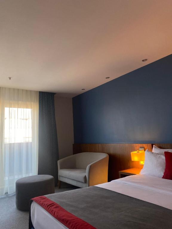 A bed or beds in a room at Holiday Inn Express Istanbul-Altunizade by IHG