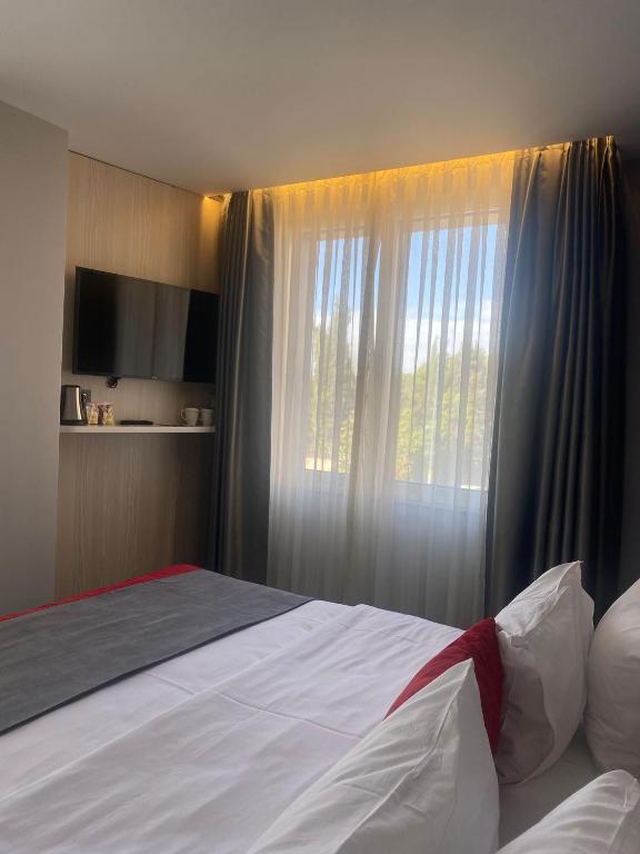 A bed or beds in a room at Holiday Inn Express Istanbul-Altunizade by IHG