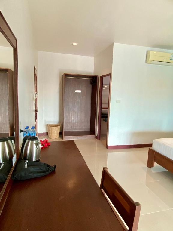 Lanta Just Come Hotel - 18