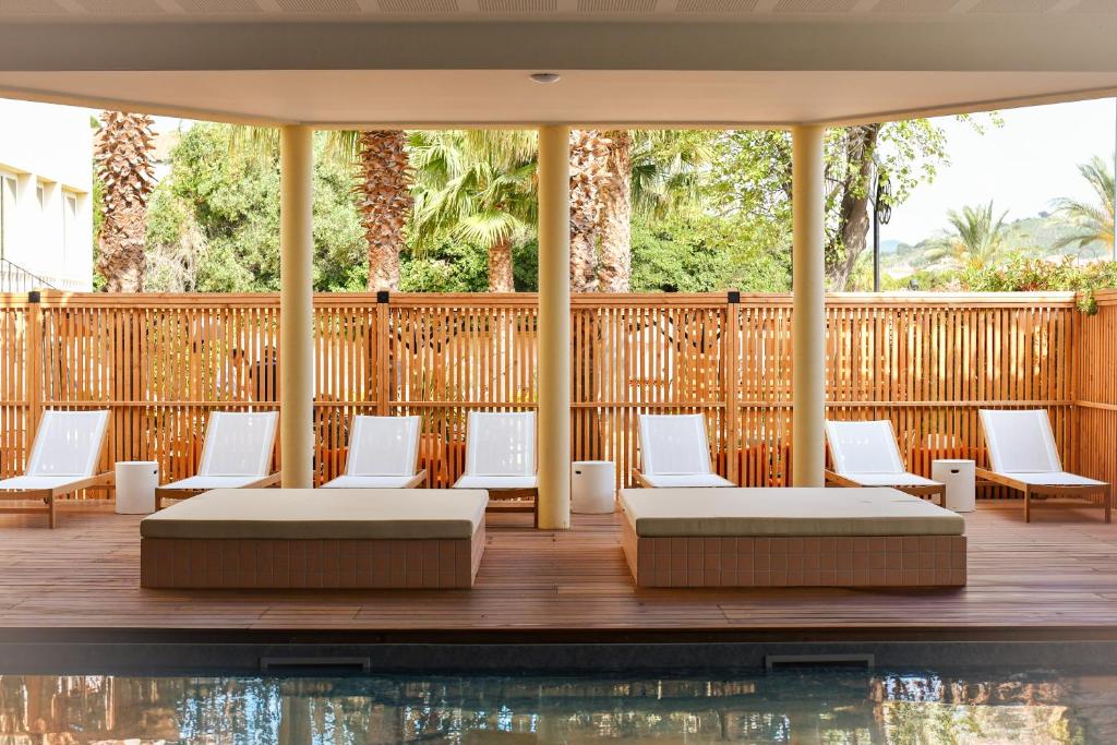 Bazén v ubytování Villa Camille Hotel & Spa nebo v jeho okolí