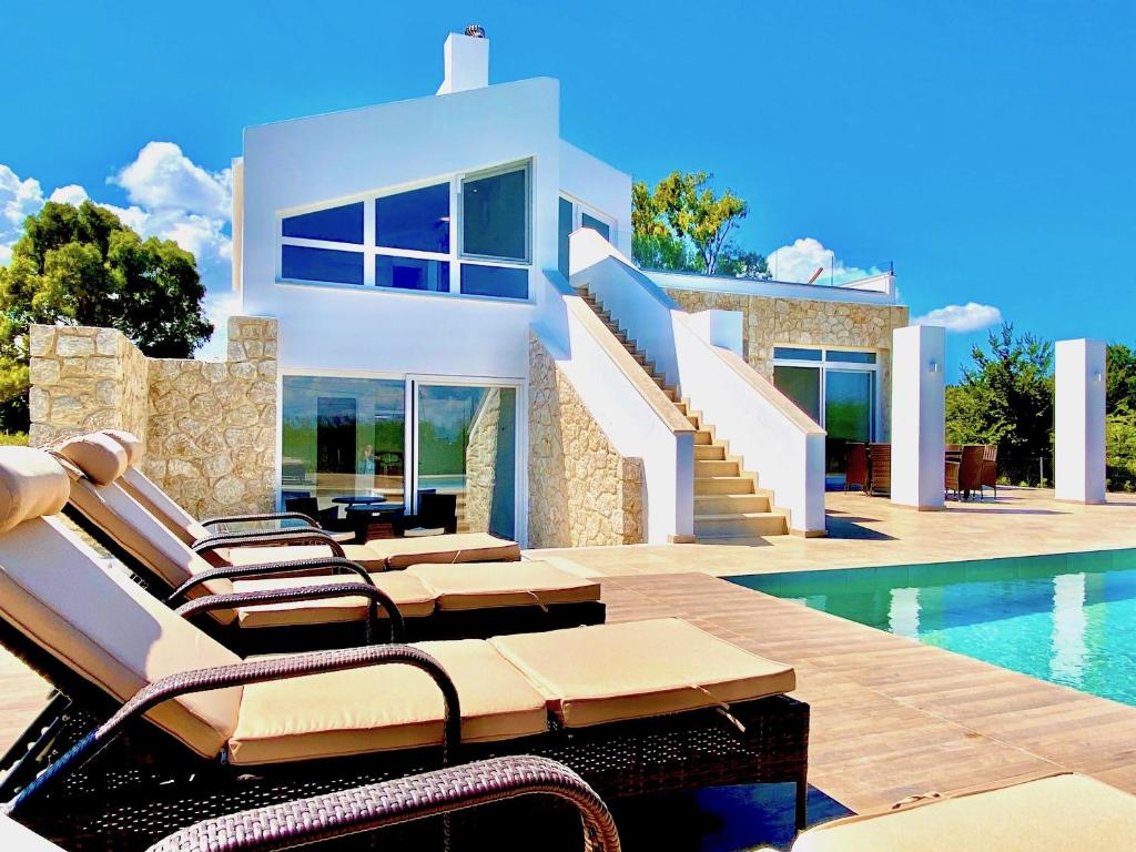 Danune Luxury Beachfront Villa With Private Pool By Dadovillas Astrakeri Photo Inspiration