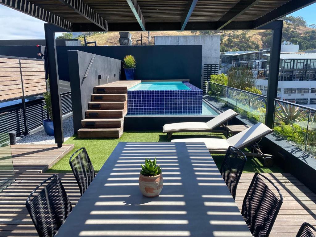 View of Off-Grid Guest House / Anacapa - ArchDaily