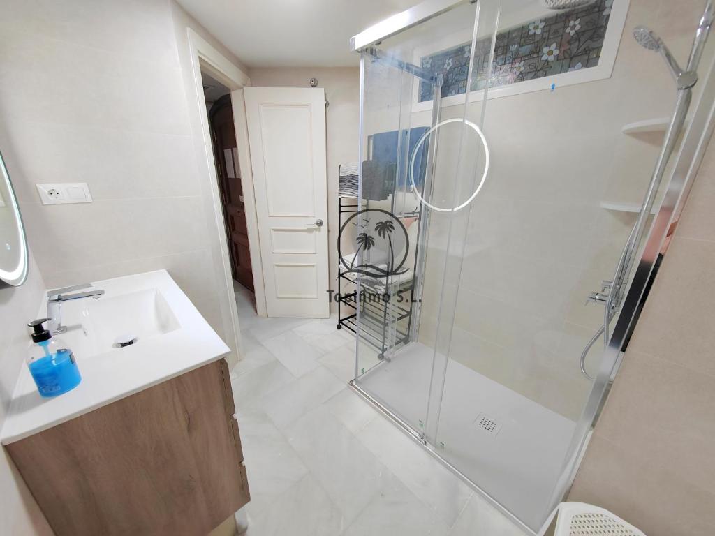 Koupelna v ubytování Puerto Marina - Scandinavian 1 bedroom apartment