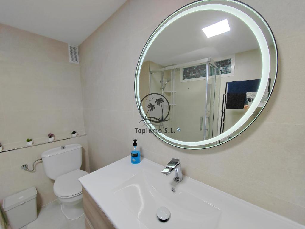Koupelna v ubytování Puerto Marina - Scandinavian 1 bedroom apartment