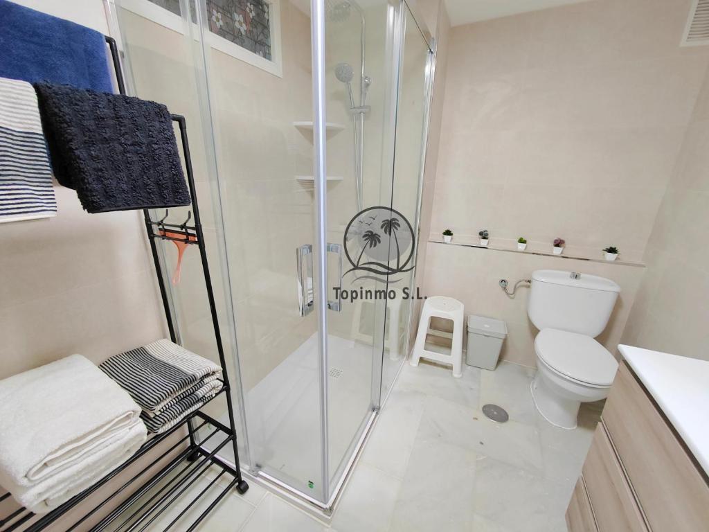 Koupelna v ubytování Puerto Marina - Scandinavian 1 bedroom apartment