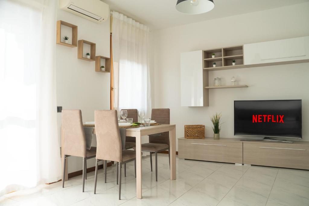 TV a/nebo společenská místnost v ubytování Edo's House