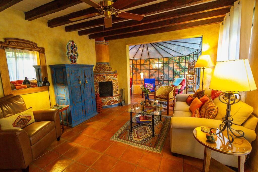Posezení v ubytování Beautiful Colonial Casa in San Miguel de Allende
