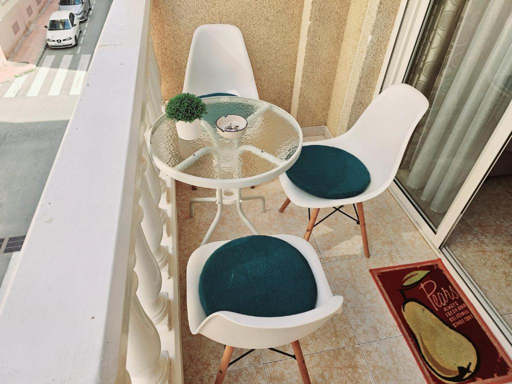 A seating area at Mira apartman