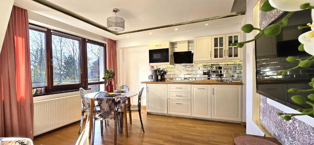 Kuchyňa alebo kuchynka v ubytovaní VIP Apartamenty Widokowe
