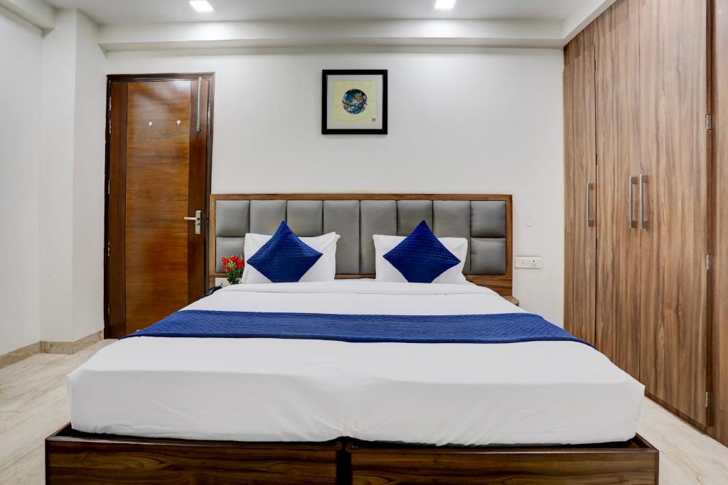 Postel nebo postele na pokoji v ubytování Hotel Grey Medicity Modern Rooms, Prime Location, Affordable Rates I Near Medanta