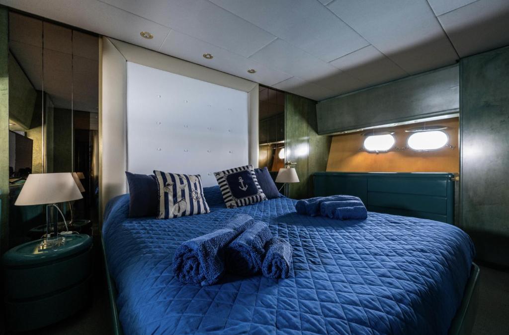Postel nebo postele na pokoji v ubytování Yacht San Lorenzo 22
