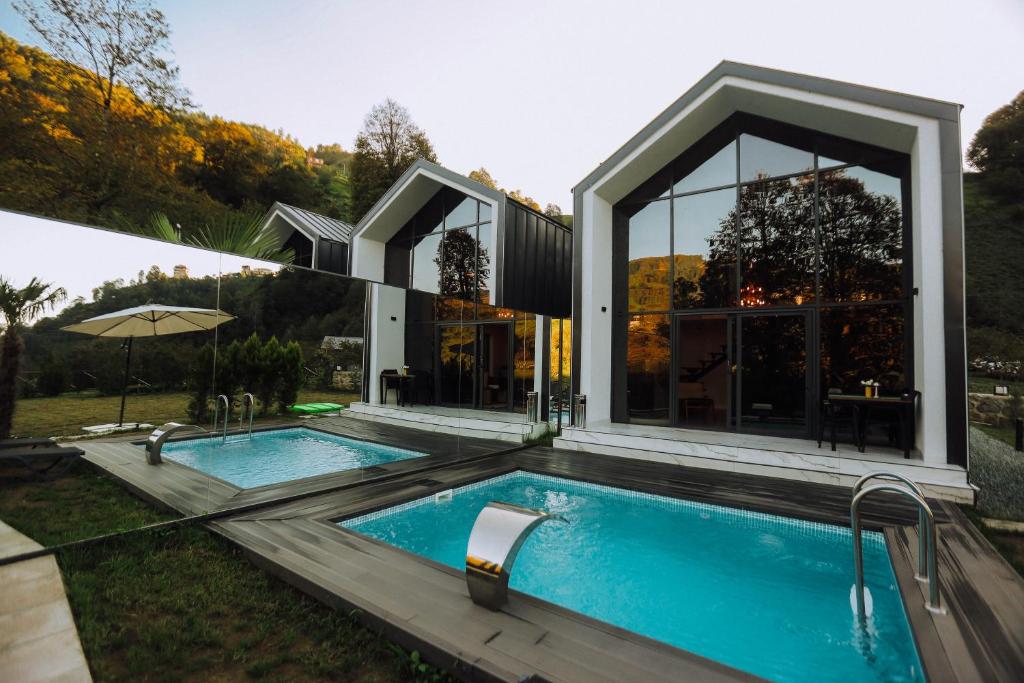 a house with a swimming pool in the yard at DD's Roof Villas in Ardeşen