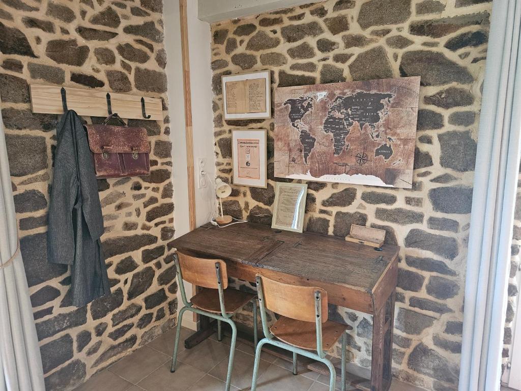 Fotografie z fotogalerie ubytování Ker Adèle, longère cosy au cœur d'un bois v destinaci Ploërdut