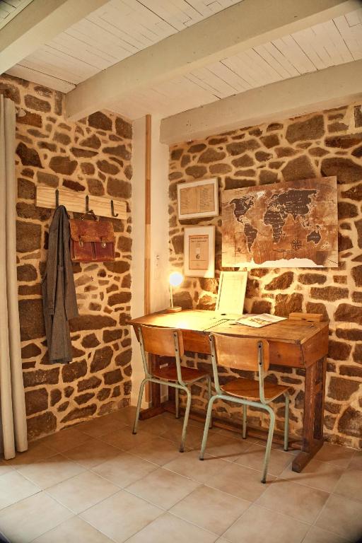 Fotografie z fotogalerie ubytování Ker Adèle, longère cosy au cœur d'un bois v destinaci Ploërdut