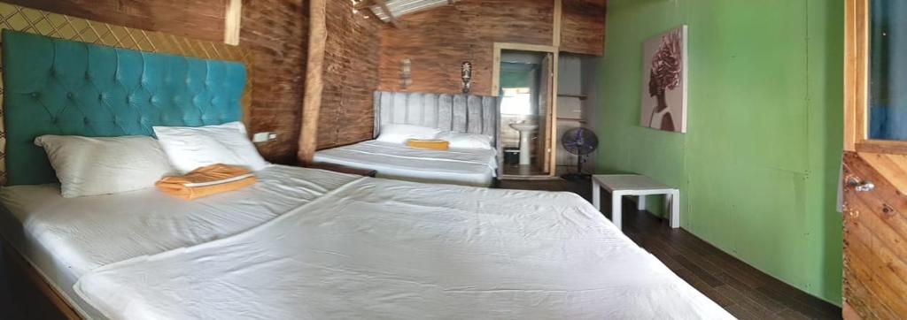 Una cama o camas en una habitación de Cabañas Palos Locos