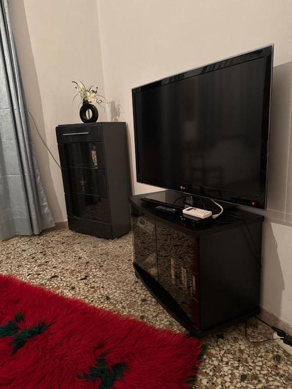 TV a/nebo společenská místnost v ubytování Το σπίτι της γιαγιάς