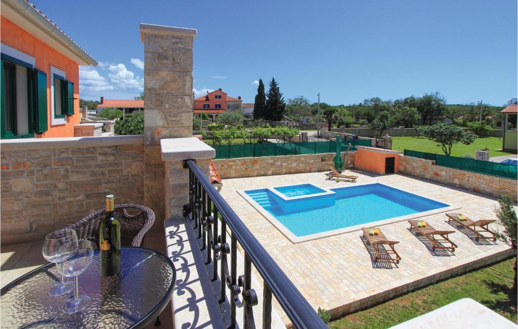 Bazén v ubytovaní Nice Home In Golubovo With Kitchen alebo v jeho blízkosti