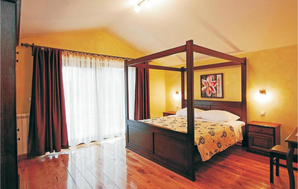 Posteľ alebo postele v izbe v ubytovaní Nice Home In Golubovo With Kitchen