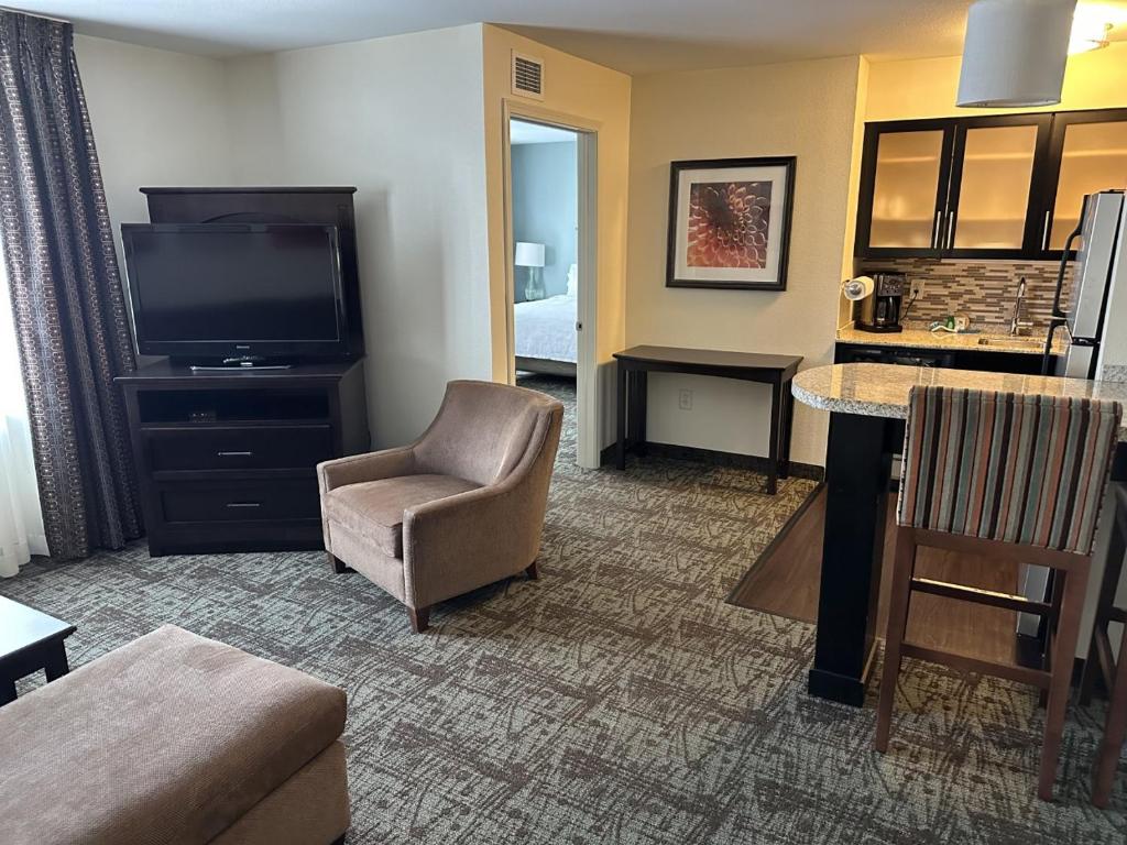 Staybridge Suites Minot by IHG - クイーンスイート（禁煙）