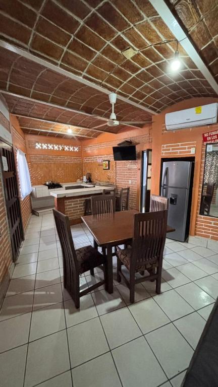 Una cocina o cocineta en Bungalows Flamingos