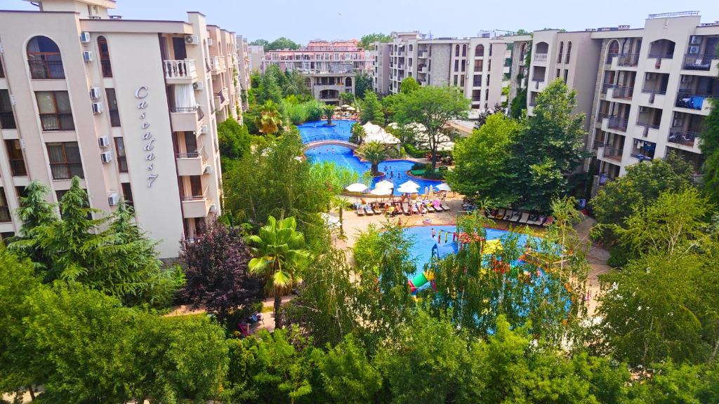 Bazén v ubytování Attractive Family Apartment in Sunny Beach Cascadas Family Resort nebo v jeho okolí