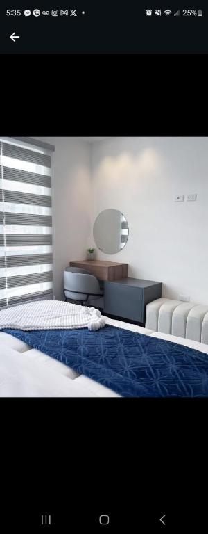 Postel nebo postele na pokoji v ubytování Wasi Cuenca Suites